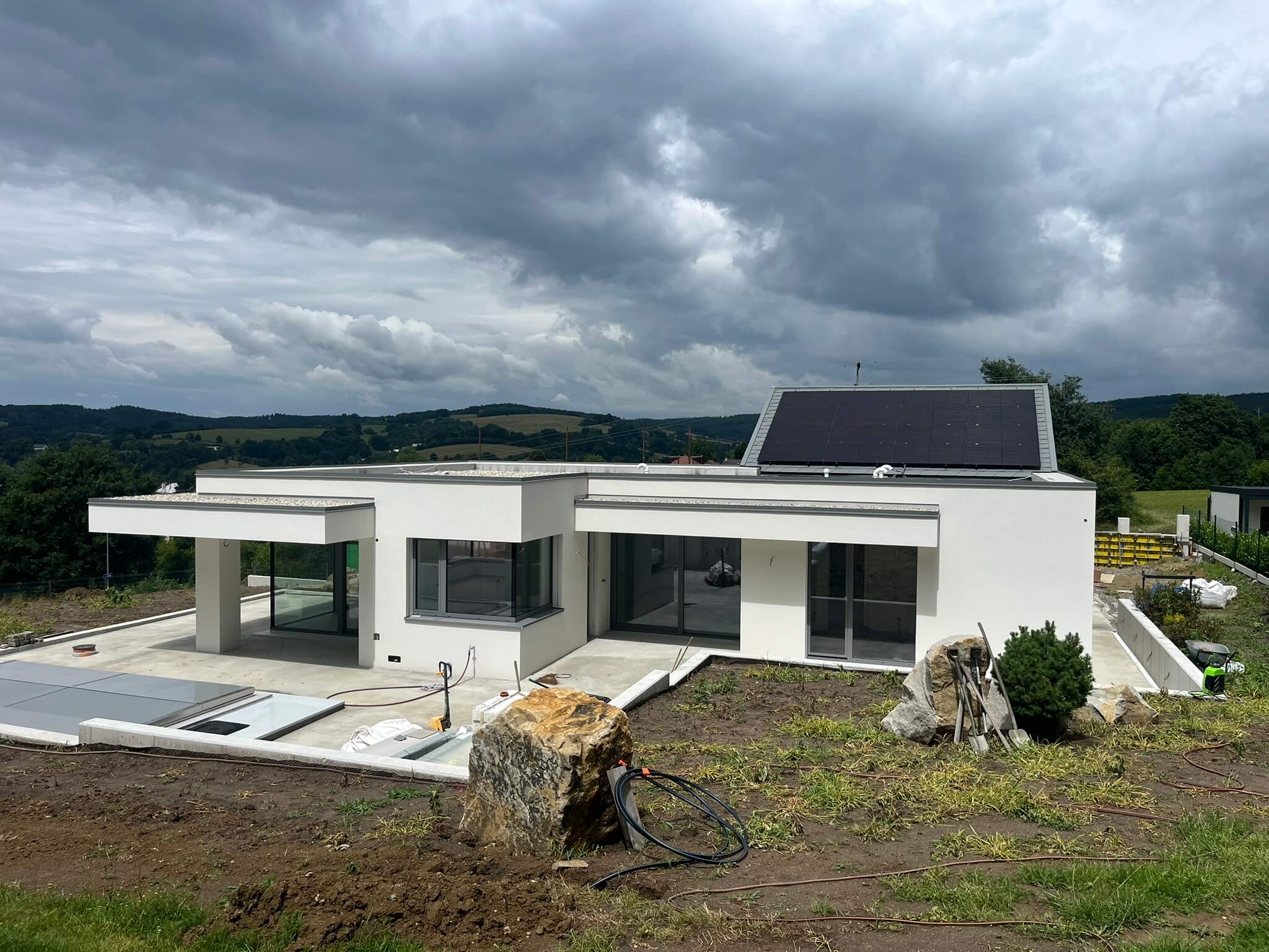 Montáž fotovoltaické elektrárny na střeše - ELNAV